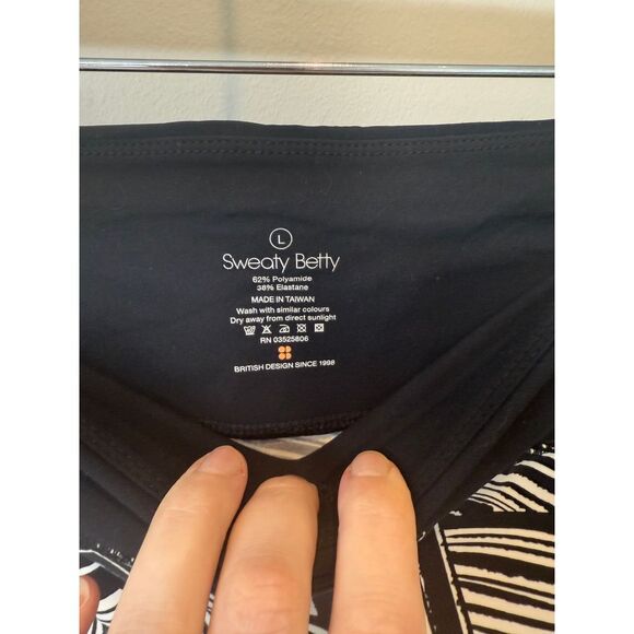 Sweaty Betty Black & White Geometric Print Power Shorts Biker Shorts L - Picture 6 of 6